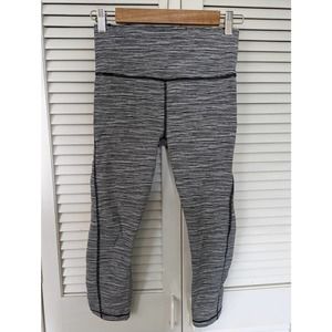 Athleta ultimate capri black white striped XS